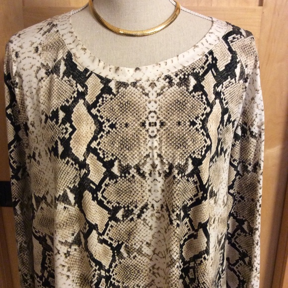 Luxurious- Snake Print Tunic - Picture 1 of 3
